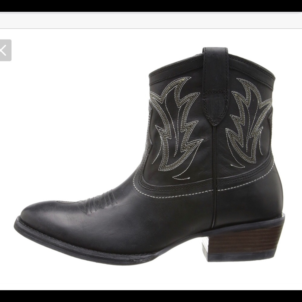 Ariat Billie short black boots 8